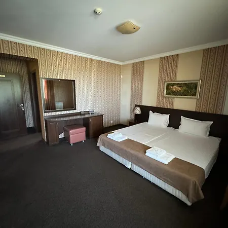 Hotel-restaurant Almond كارلوفو