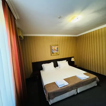فندق Hotel-restaurant Almond كارلوفو