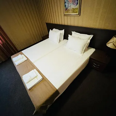 فندق Hotel-restaurant Almond 3*