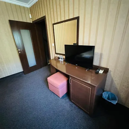 Hotel-restaurant Almond فندق كارلوفو