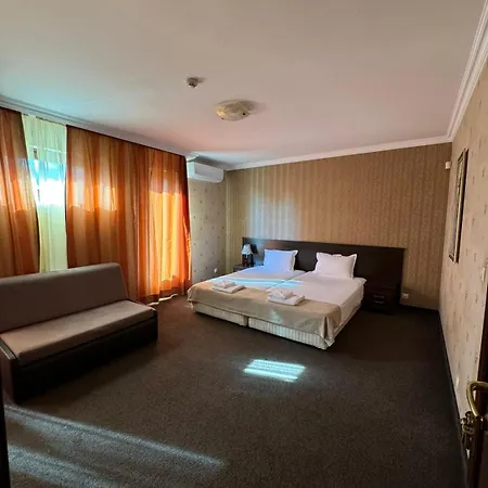 Hotel-restaurant Almond فندق