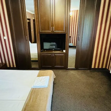 Hotel-restaurant Almond فندق كارلوفو
