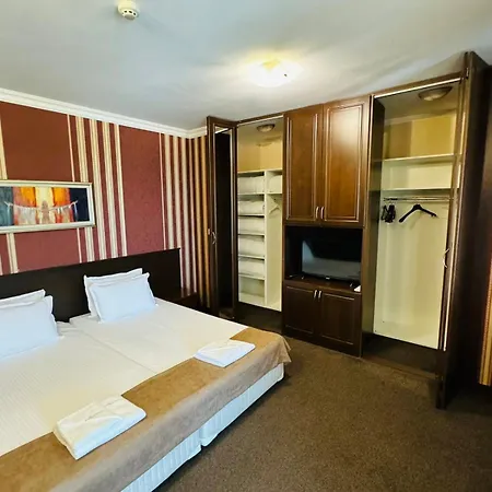 Hotel-restaurant Almond فندق