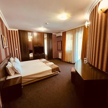 Hotel-restaurant Almond فندق كارلوفو