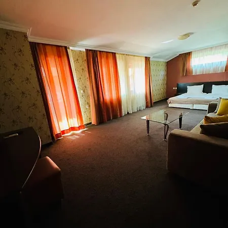 Hotel-restaurant Almond 3*