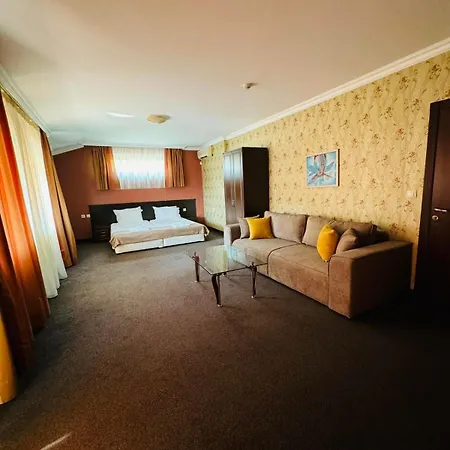 Hotel-restaurant Almond فندق