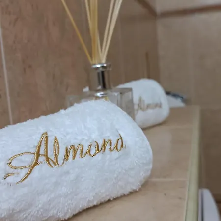 Hotel-restaurant Almond فندق كارلوفو